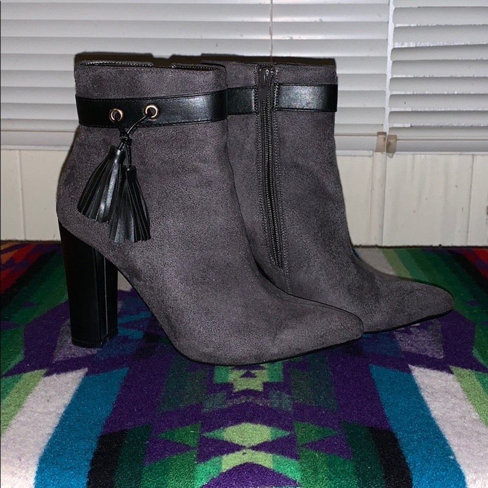 Grey Suede Machi Cabala Size 6.5 4 Inch Heels